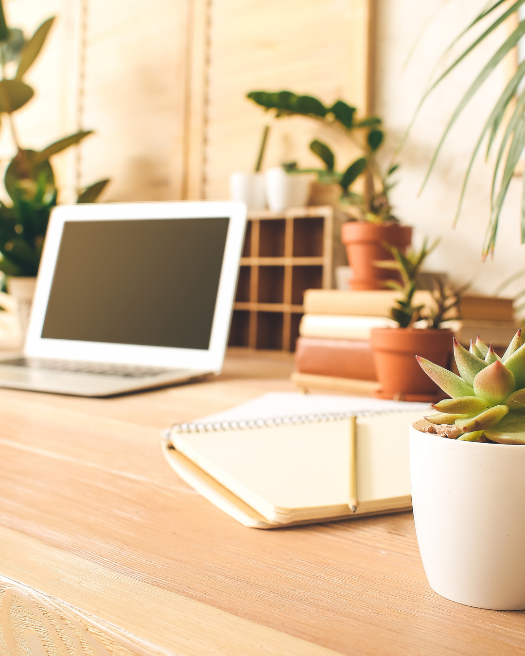 Photo d'un bureau de freelance en communication